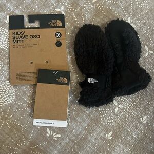 NF KIDS GLOVES never used